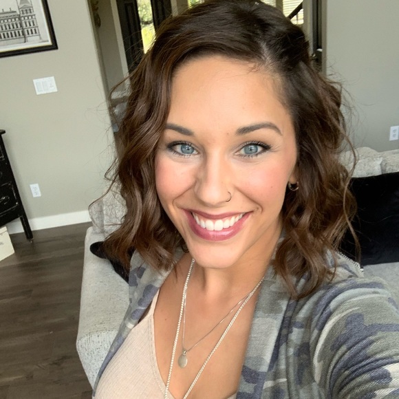 Meet your Posher, Courtney - Picture 1 of 1